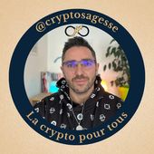 Portrait de Charly Martin, connu sous le nom de Cryptosagesse, avec le texte 'La crypto pour tous' et '@cryptosagesse' en cercle autour de l'image